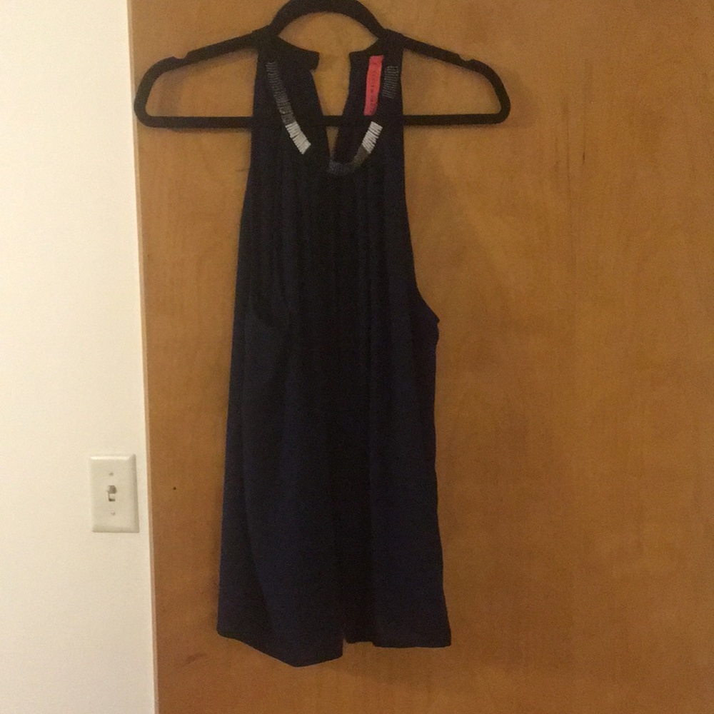 Sleeveless dress shirt